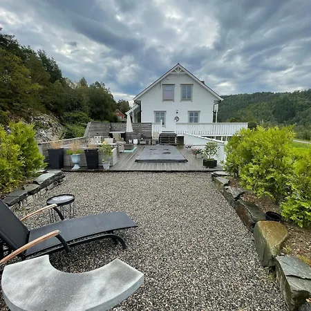 Summer With Heated Pool 50 Min From Bergen * Valestrandsfossen